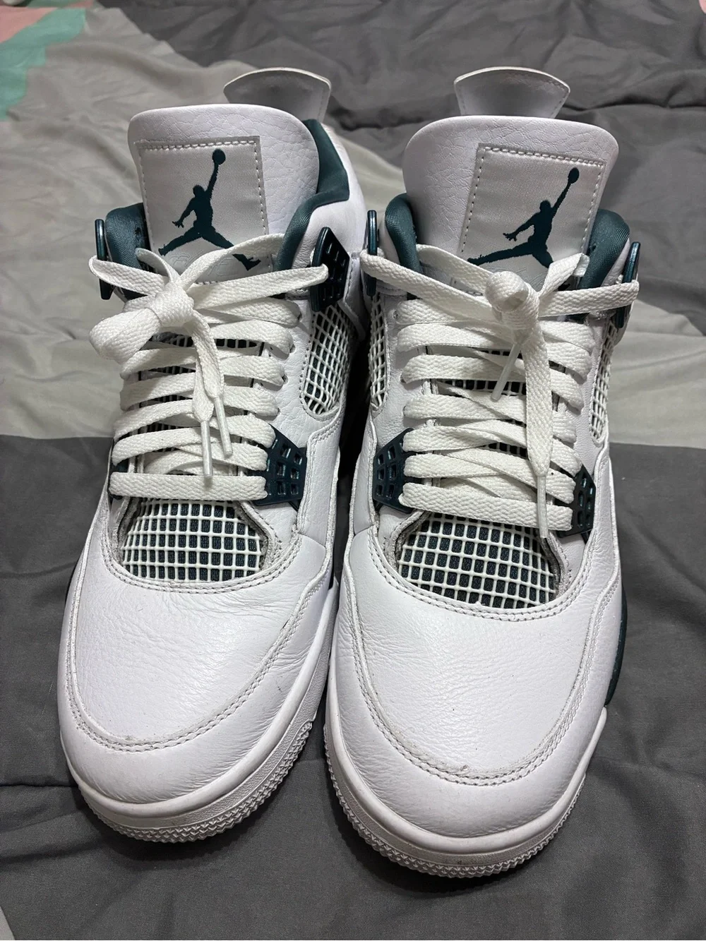 Jordan Men's White and Teal Retro Basketball Sneakers